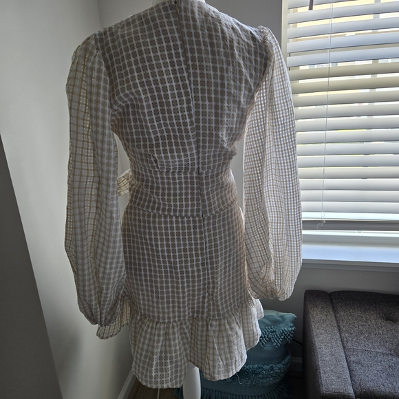 MISSGUIDED Size 6 Tall White&Cream Plaid V-Neck Dress, Wide Belt Straw Accent - Picture 9 of 12